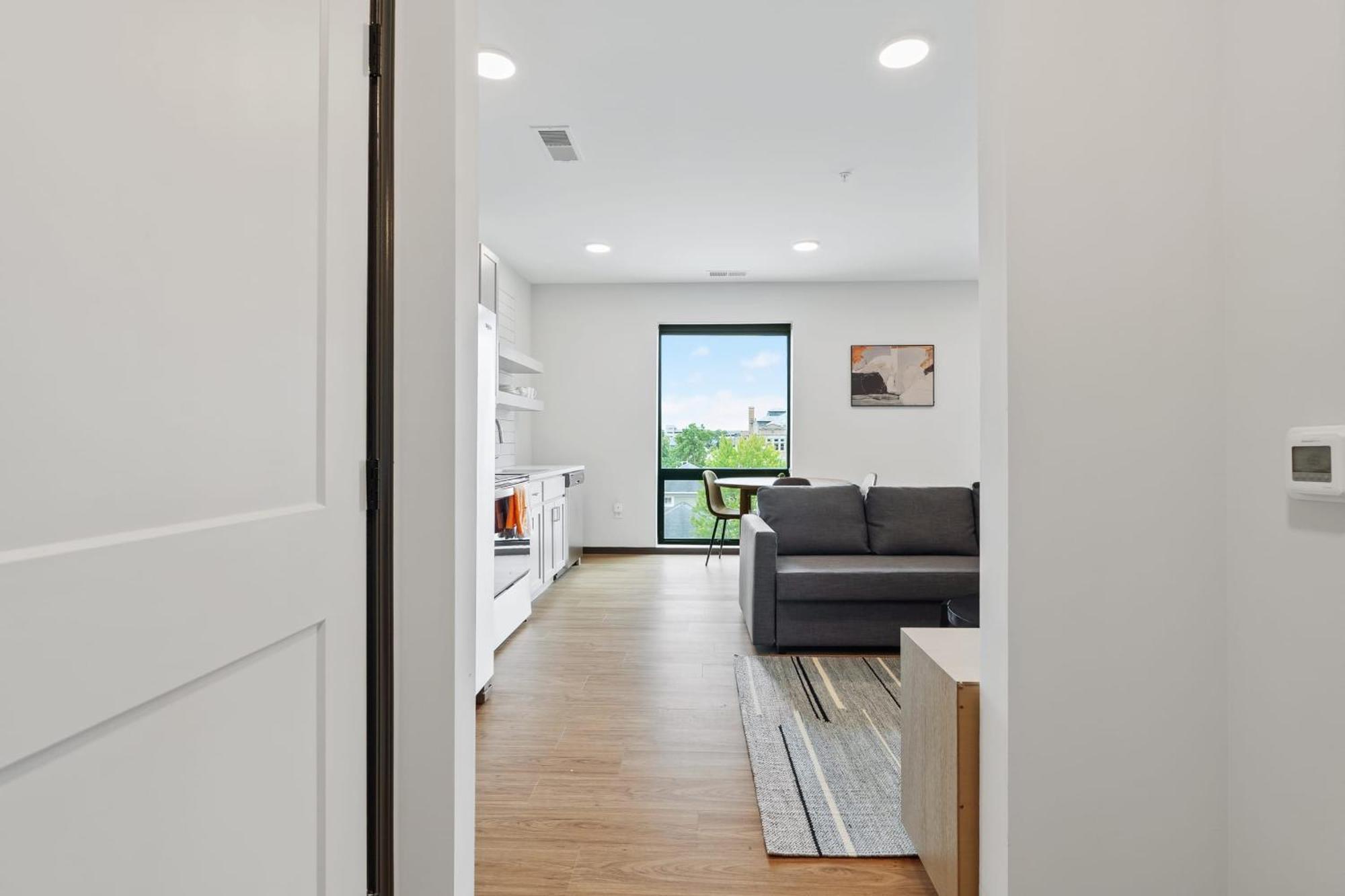 Apartment Cozysuites On Mass With Garage Parking #7 *
